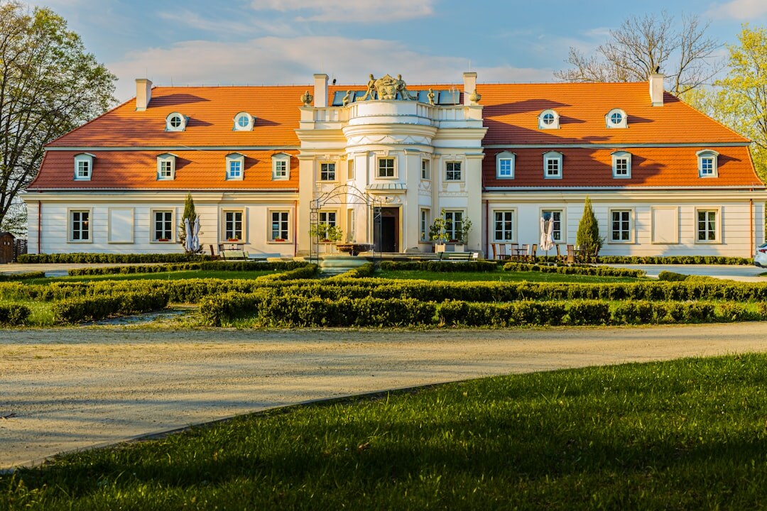 luxury mansion divorce