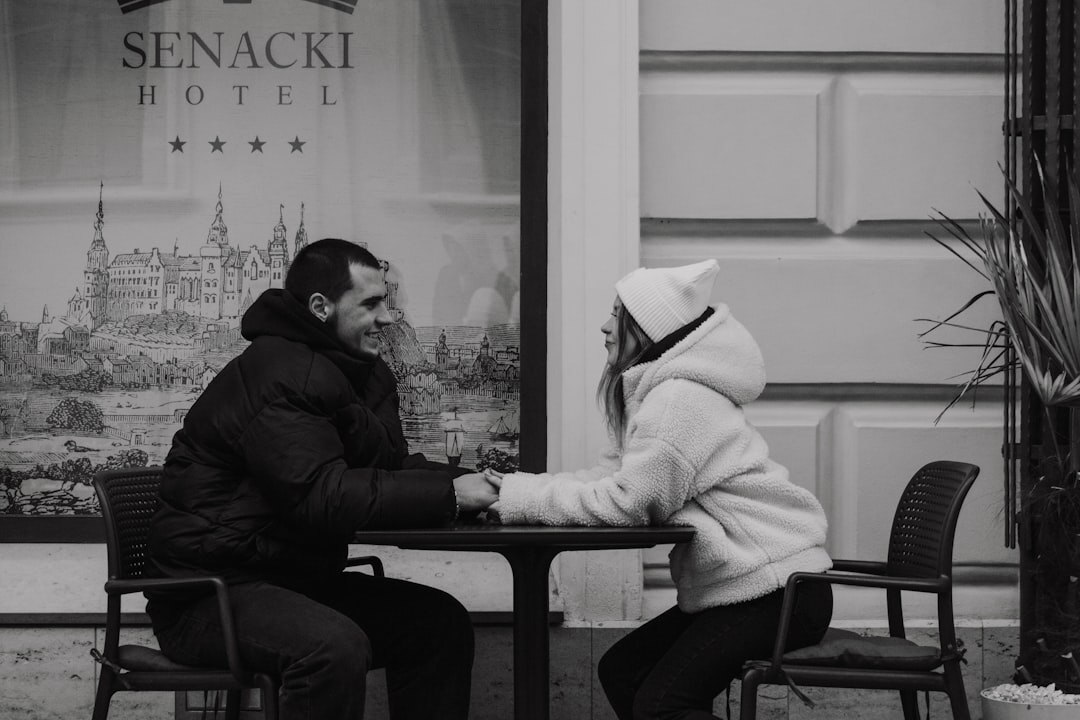 secret celebrity couple in cafe